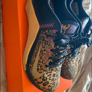 Wmns Nike metcon 6 - size 8